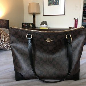 Coach BRAND NEW  Zip Tote